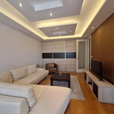 Alquiler de un luminoso apartamento de 2 habitaciones en el prestigioso complejo Belville, 62 m², Nuevo Belgrado, Serbia